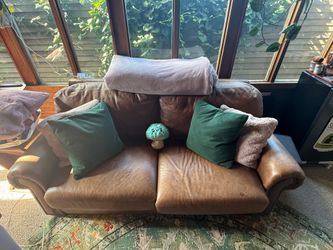 Tempur-Pedic Leather Memory Foam Sleeper Couch
