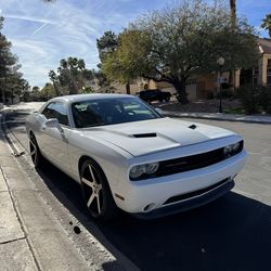 Dodge challenger sxt