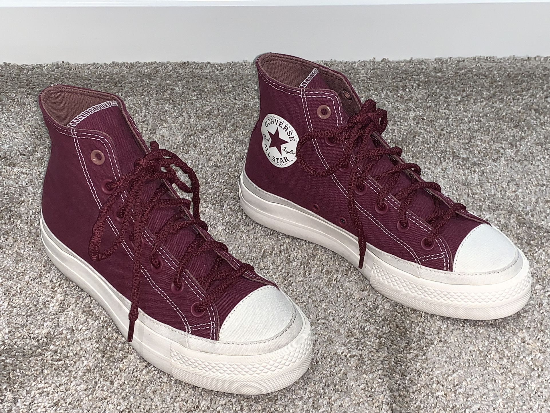 Converse Women’s Chuck Taylor All Star Lift Platform High Sneakers - US 7