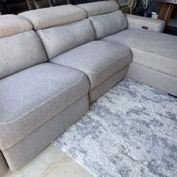 ASHLEY FURNITURE *Mabton 3PC Dual Power Sectional with RAF Chaise 