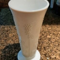 Milk glass vase. GRAPES & LEAVES PATTERN 6.5”