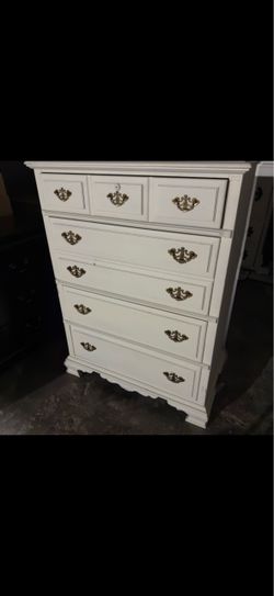 ❤️BEAUTIFUL SOLID WOOD TALL CHEST 34” x 19” x 47”❤️