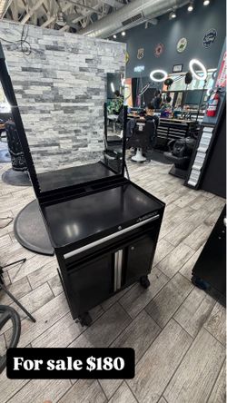 Huskey station with mirror