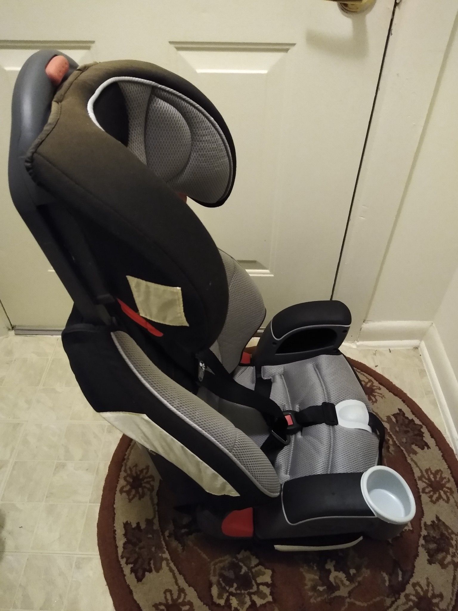 Used Graco booster car seat small tear on side $50