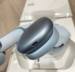 Apple AirPod maxs