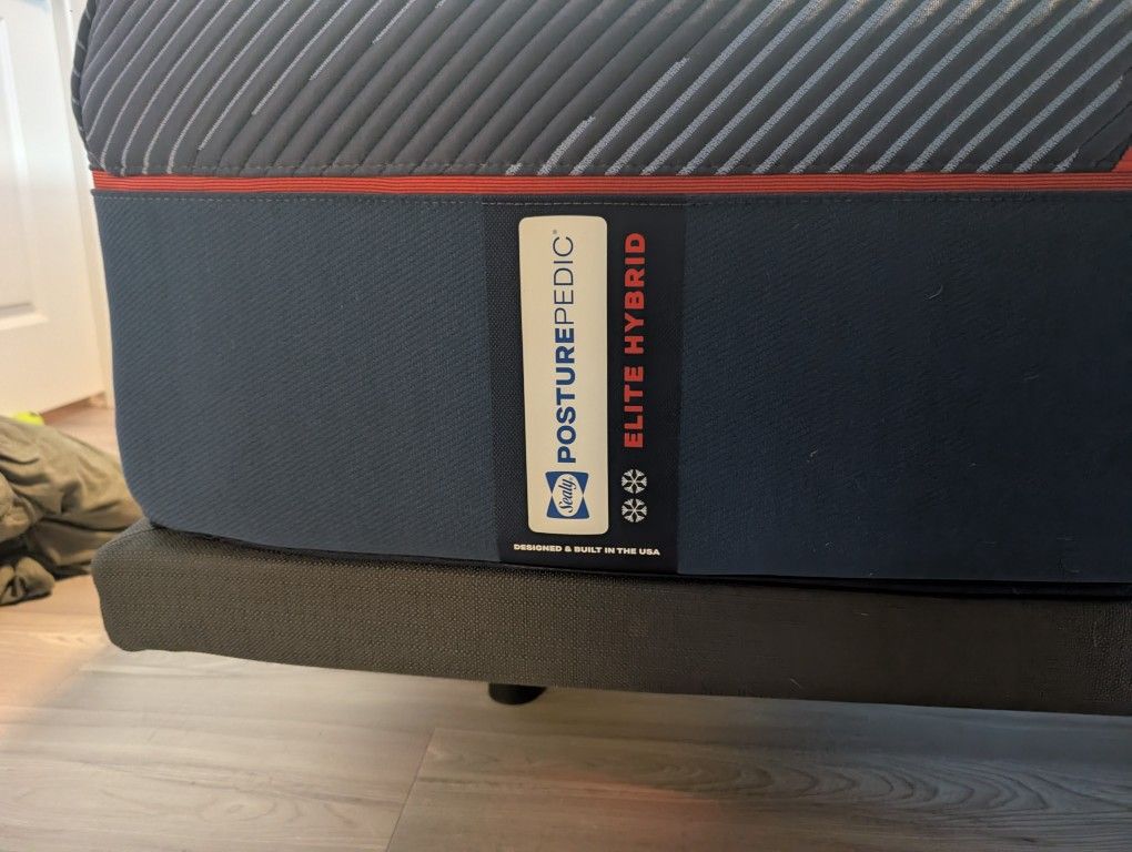 King Size Sealy High Point II Hybrid Mattress + Sleepy Deluxe Adjustable Base
ποΈ Like New β Only 6 Months Old