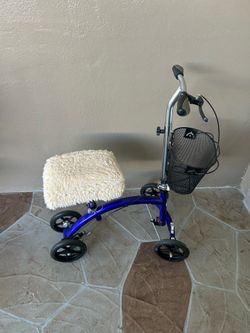 Knee walker w/memory foam cover