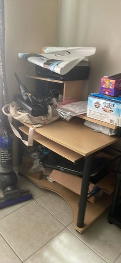 Desk (without items on it)