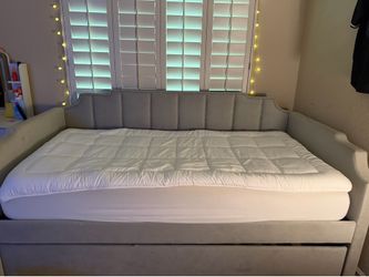 Gray daybed with Silver Nail trim