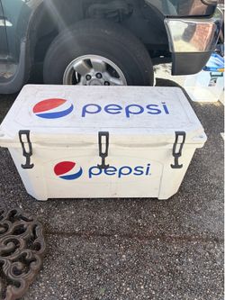 Grizzly 100 Quart Cooler (built tough)