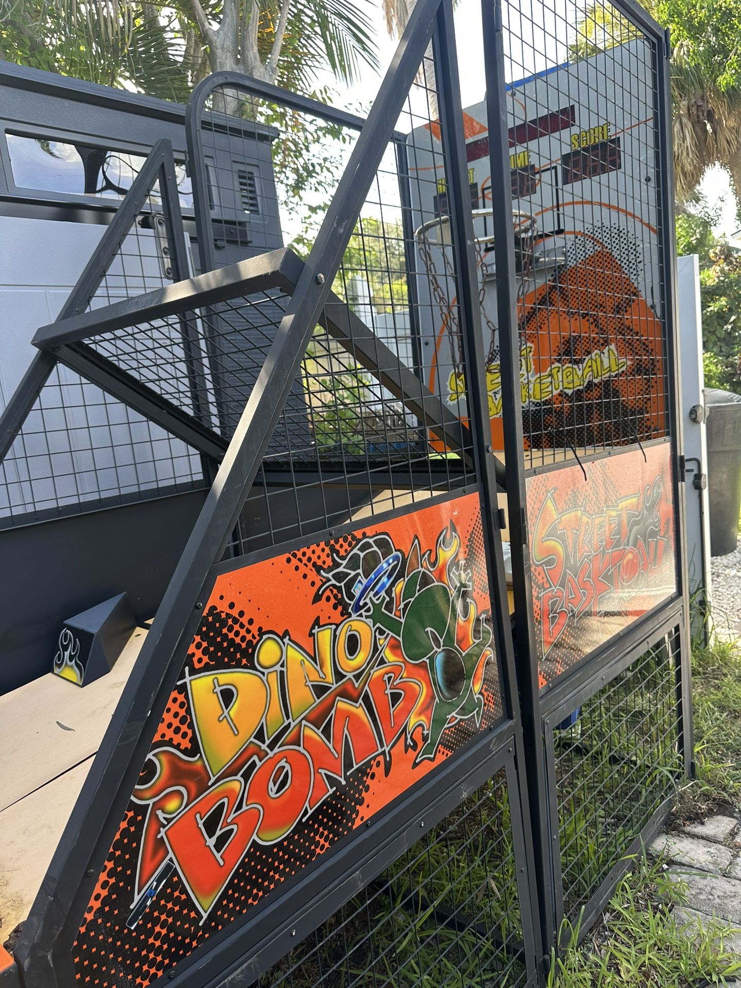 Dino Bomb Street Basketball Arcade Game