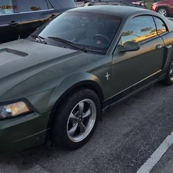 2001 Ford  Mustang V.6, Automatico Color Verde