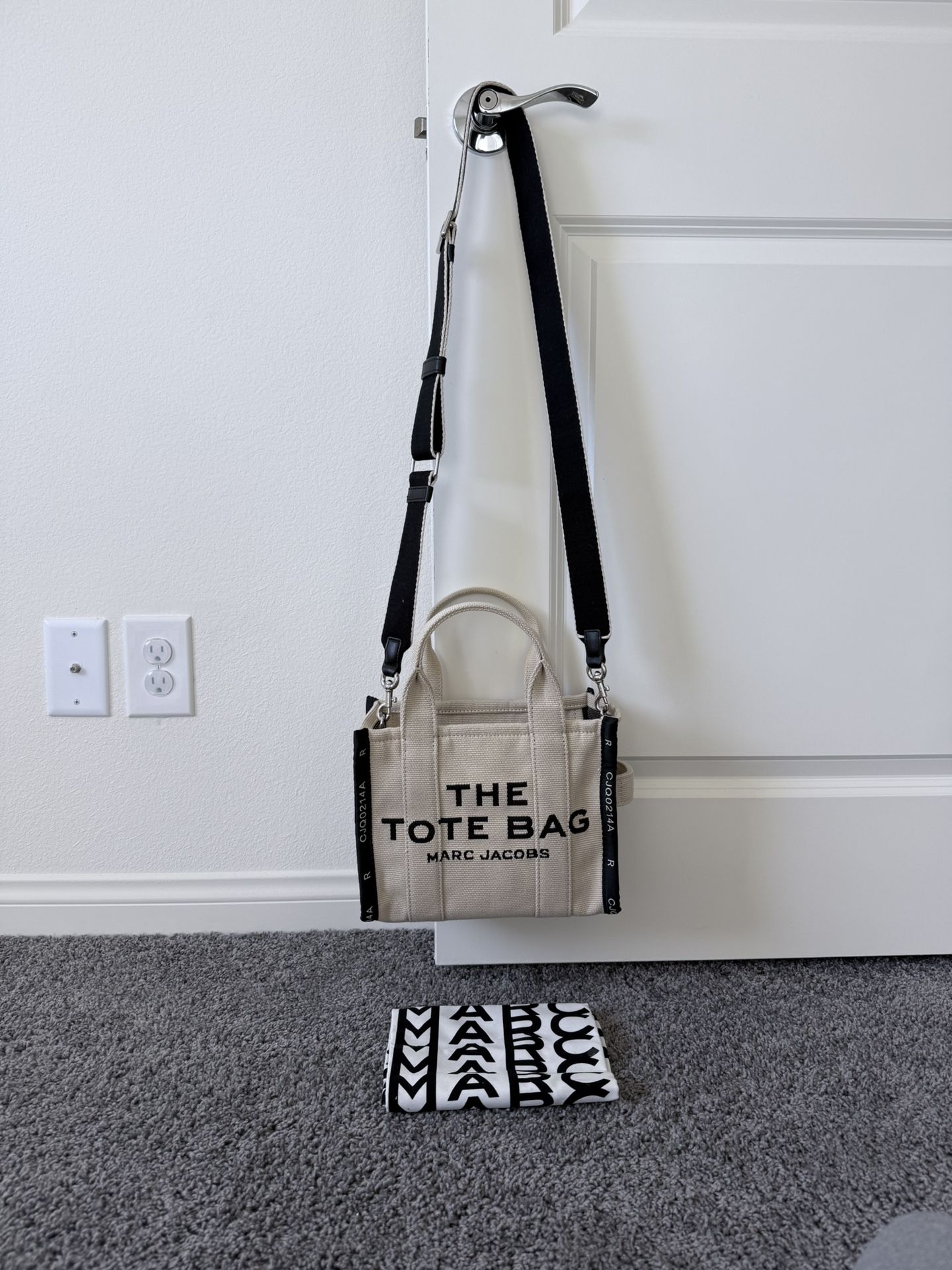 Marc Jacobs - The Tote Bag