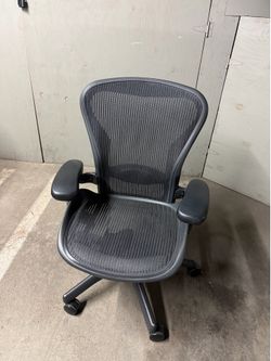 Herman Miller Aeron(Broken)