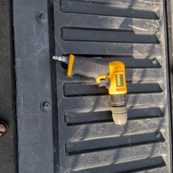 Dewalt 3/8 Reversible Air Drill