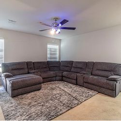 Sectional Reclining Sofa W/ Cup Holders And Charging  Ports ( Local Delivery!) 