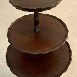 Victorian mahogany 3-tiered "pie crust" table