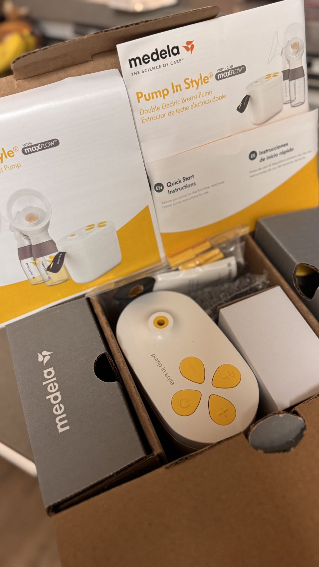 Medela Pump in Style Breast Pump Starter Kit | Classic Pump