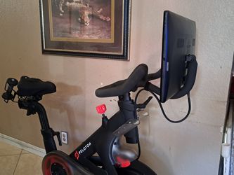 PELOTON STATIONARY BIKE LIKE NEW WITH 11 SIZE SHOES - NO POWER CORD