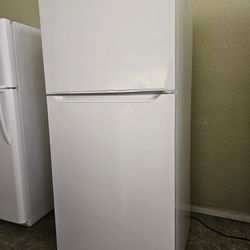 2023 Frigidare Refrigerator Working Perfectly Fine Very Clean I Can Deliver To You 90 Days Warranty 