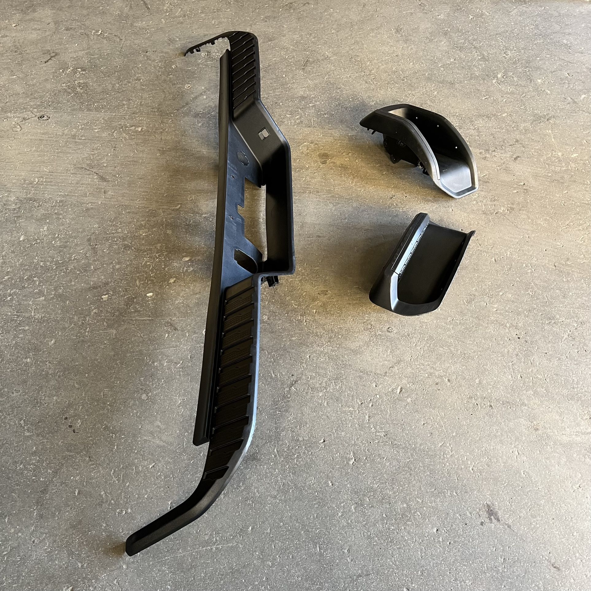 Plastic Rear Bumper Chevy Silverado & GMC Sierra Rear Bumper PLASTICS OEM 2019 2020 2021