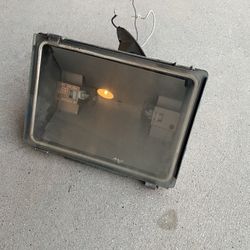 FLOOD LIGHT
