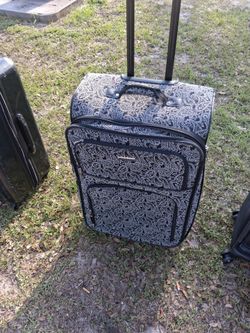 NICE LARGE  PULL ALONG  LUGGAGE