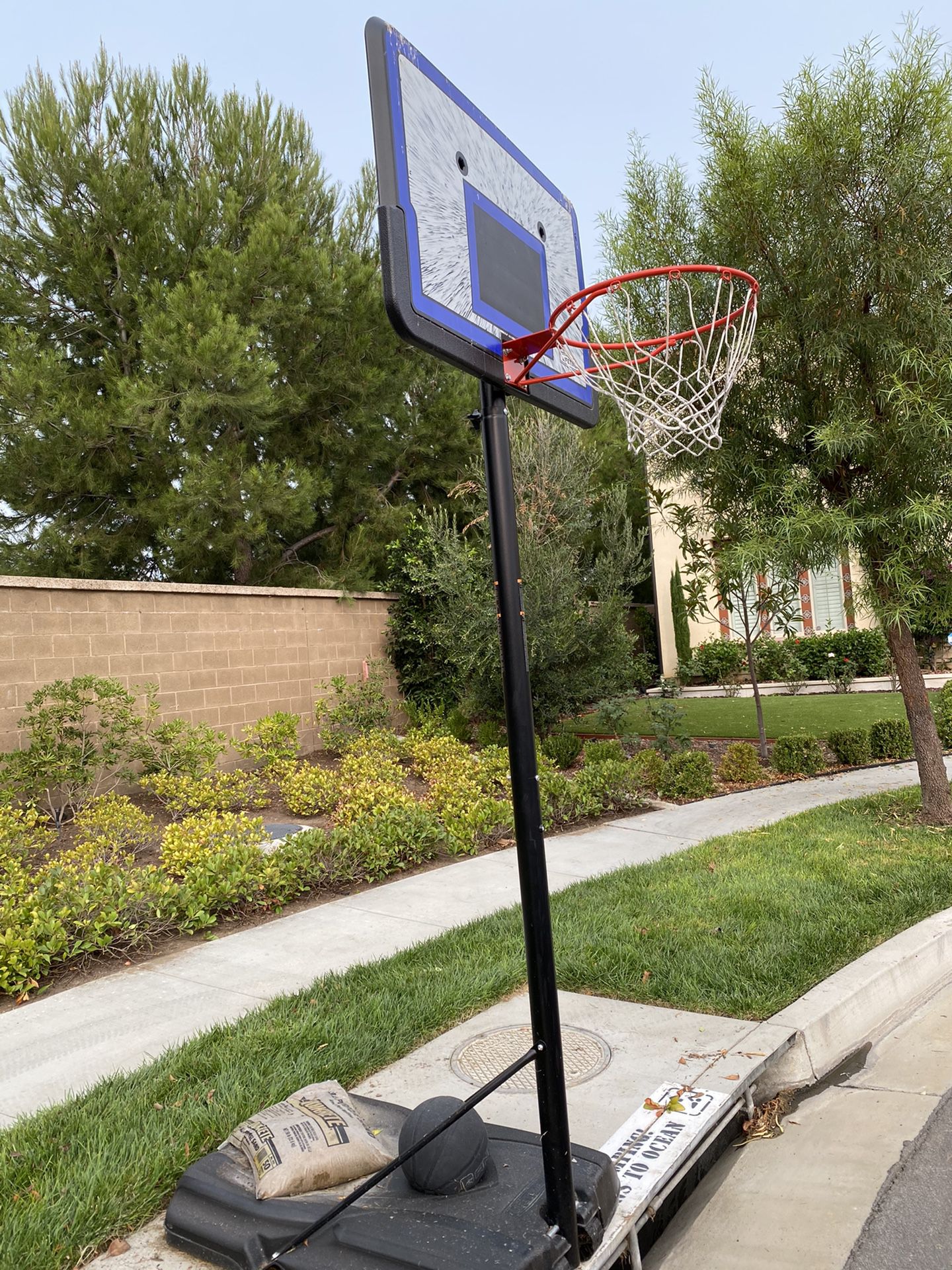 Lifetime basketball hoop.. almost new