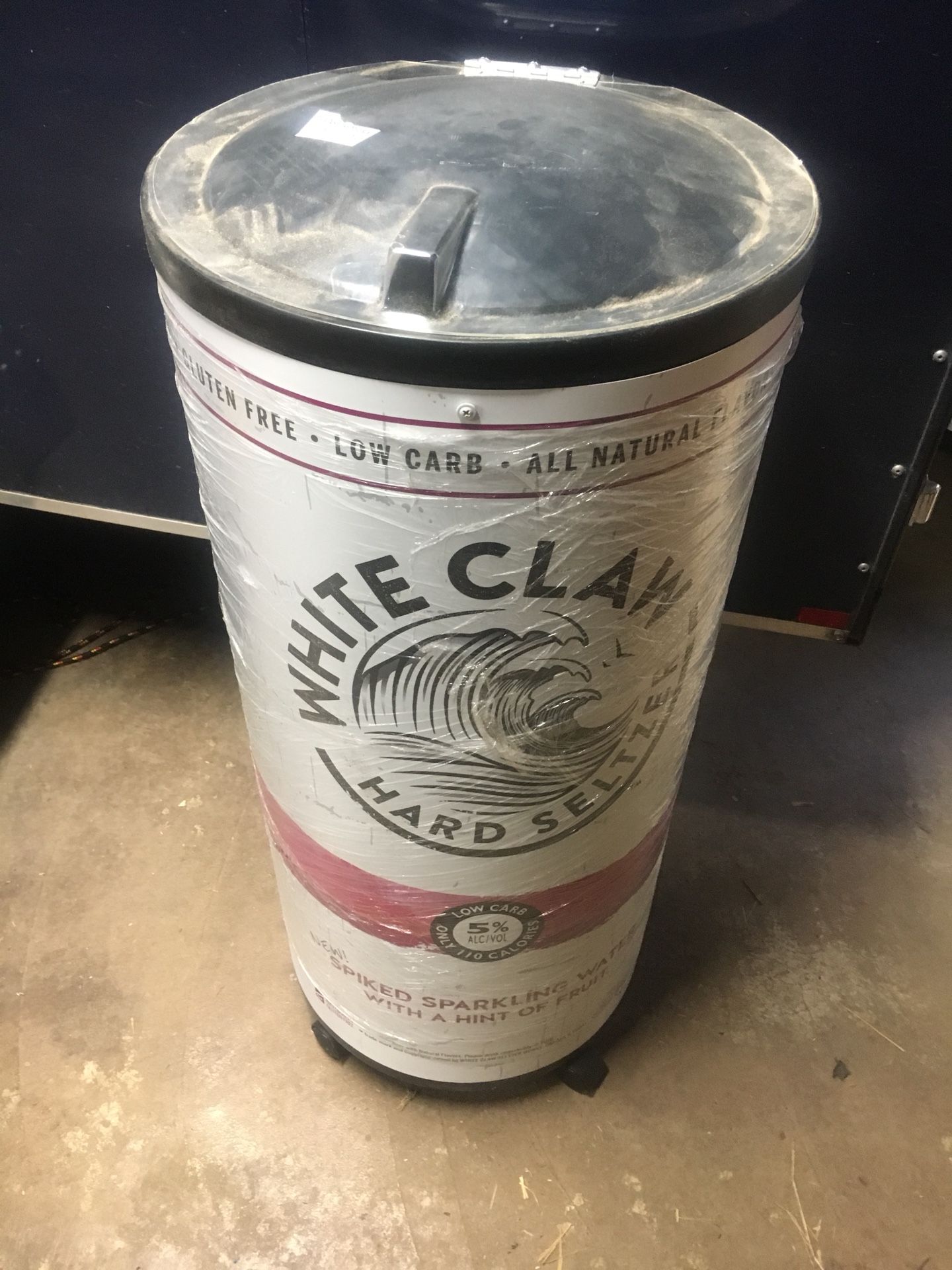 White claw cooler