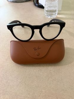 Ray-Ban Meta Smart Glasses with Case gen 1