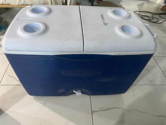 Rubbermaid 45 Quart Wheeled Cooler