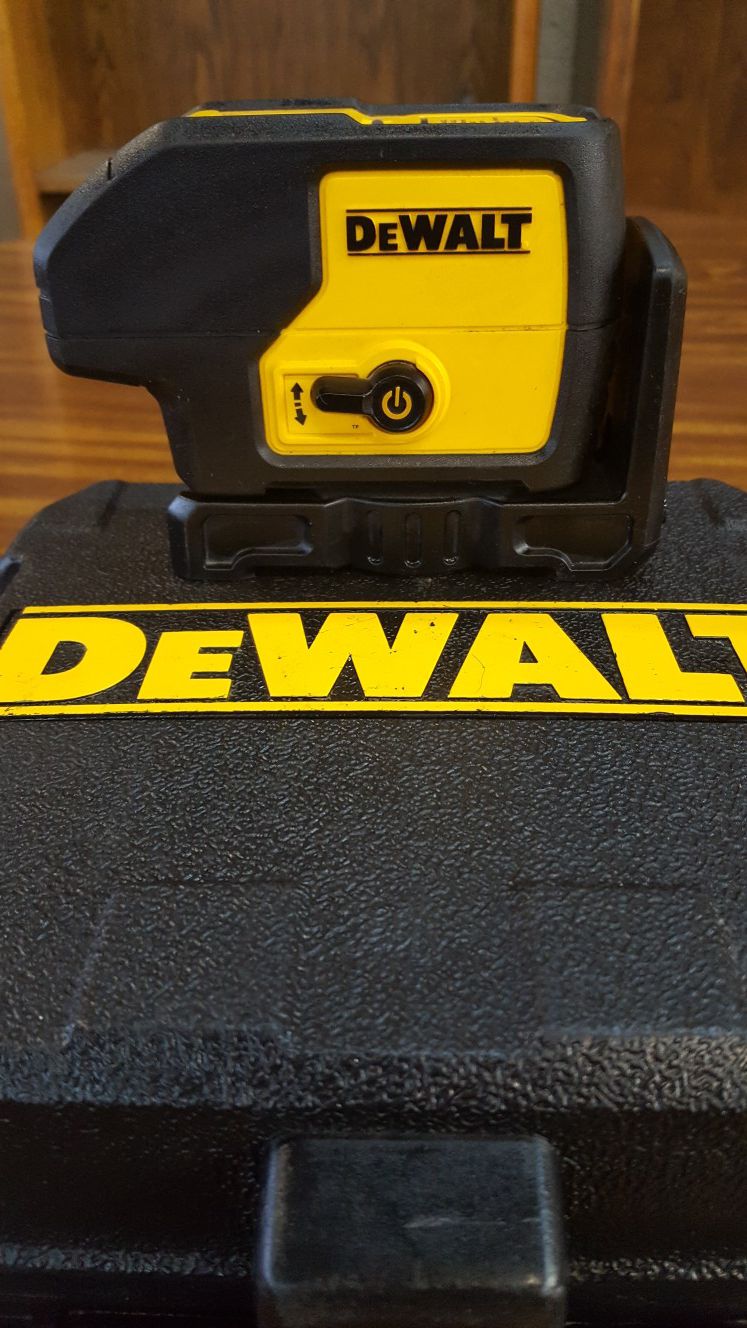 DeWalt DW083 3 Beam Laser Pointer in Case
