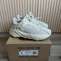 Yeezy Boost 700 Analog Size 5 Men’s 