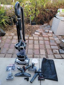Like new Shark Navigator UV 530 WITH ALL ATTACHMENTS