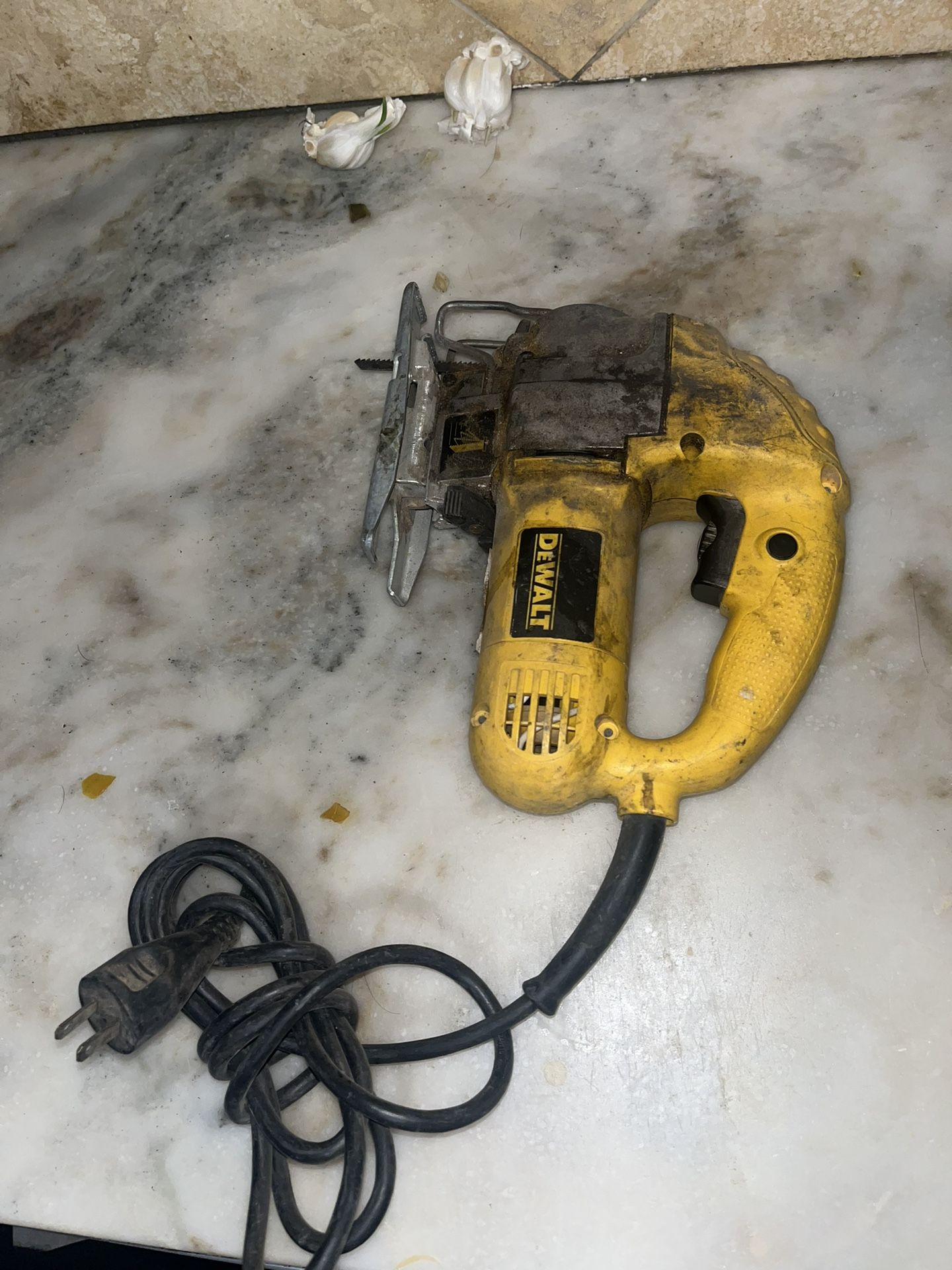Dwalt Cutter