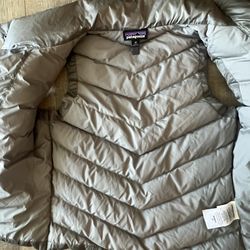 Patagonia Polyster Outer Vest ( Women’s)