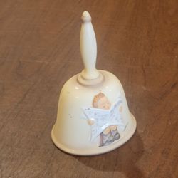 Vintage 1989 Goebel M.I. Hummel Latest News 12th Edition Annual Bell HUM 
711 handcrafted. Made in West Germany in 1984.  Perfect shape, no chips 
or 