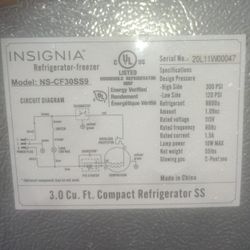 Insignia Fridge - Freezer  3.0 Cu. Ft