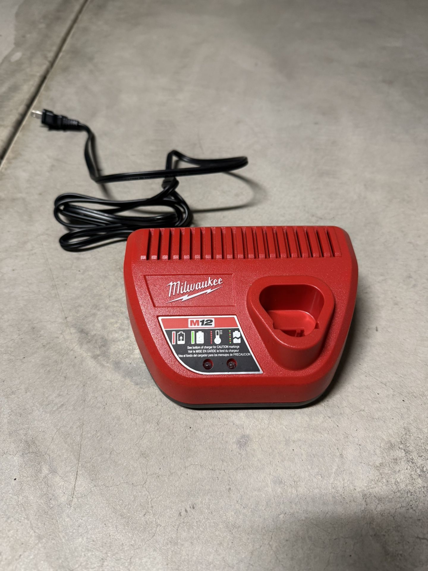 Milwaukee M12 Charger