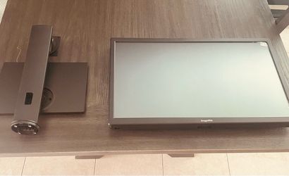 23.8 in Touch Screen Monitor (Dragolftie)
