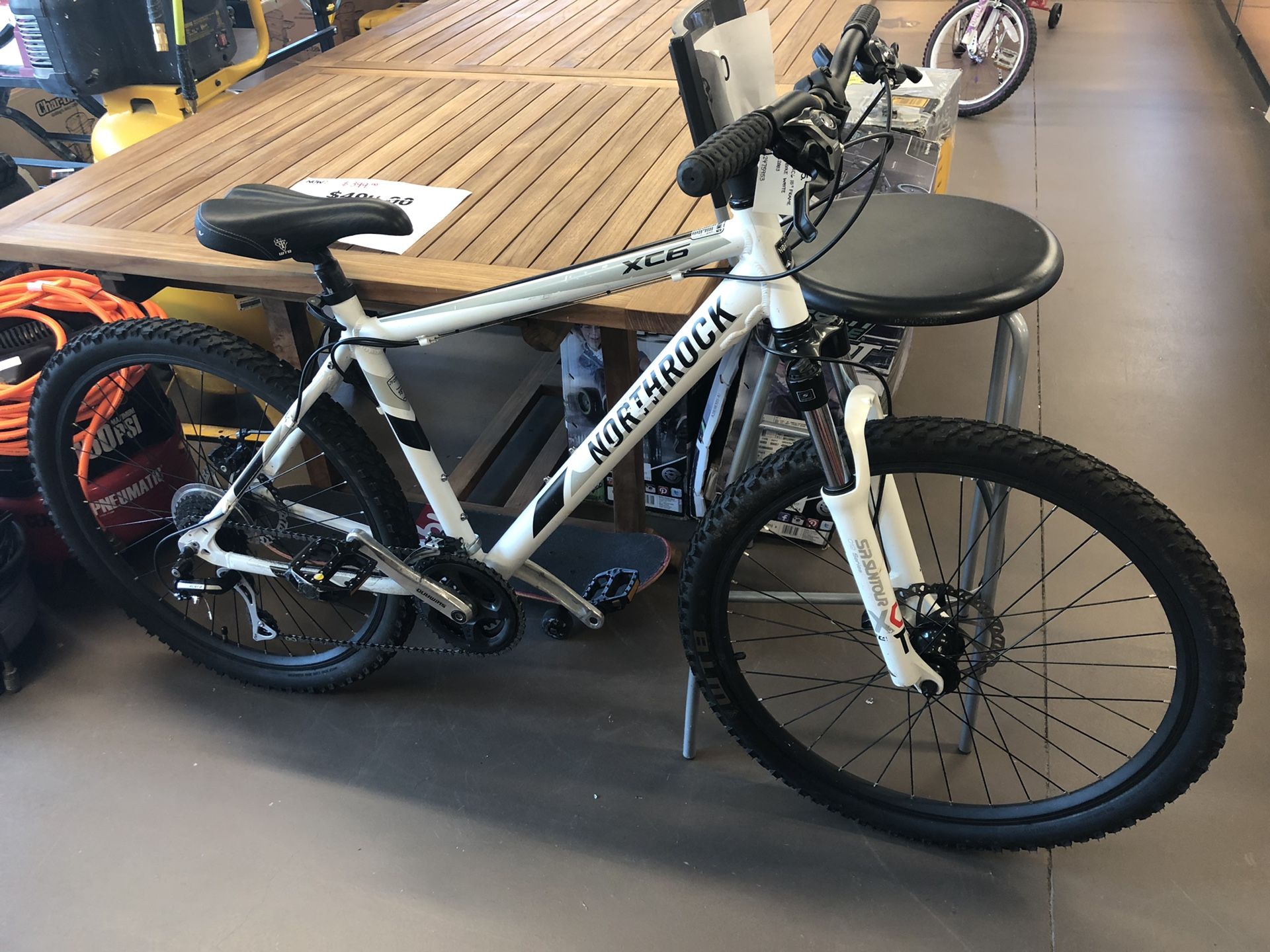 North Rock Model XC6 Mountain Bike