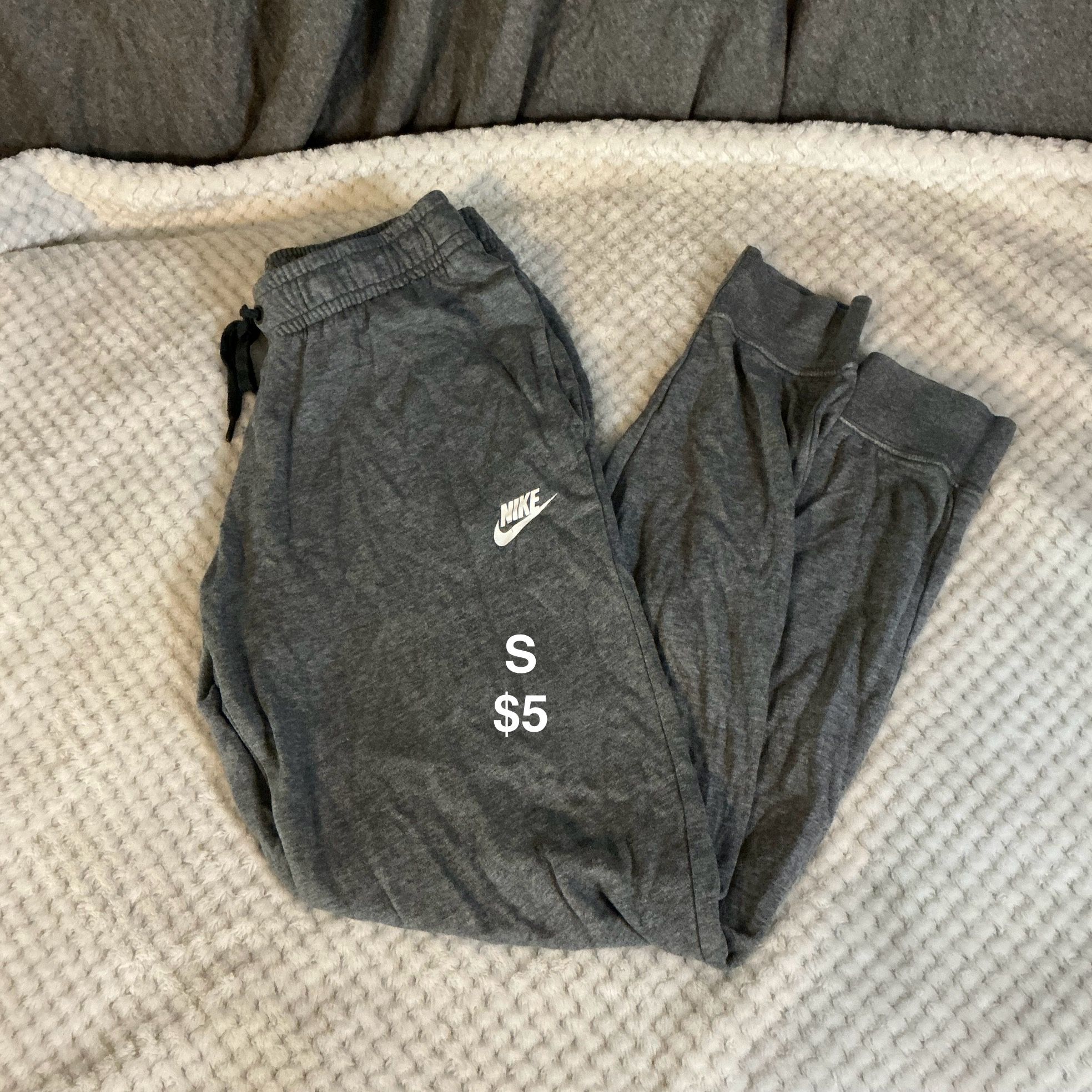 Women’s Pants And Sweatpants Lot