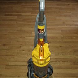 Dyson DC 13