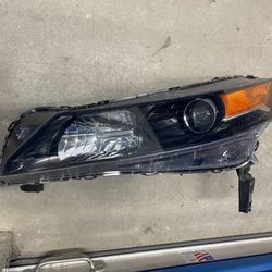 Acura TL Headlight 