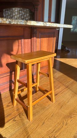 Set of 3 Solid Wood Counter Height Bar Stools – Great Condition