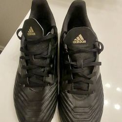 Soccer ⚽️ Shoes Brand PREDATOR like KNEW Size 8half