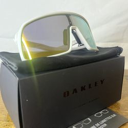OAKELYS SUTRO SUNGLASSES GREENISH COLOR 