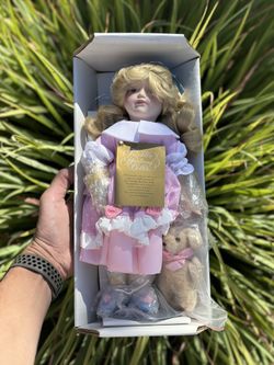 Franklin Heirloom Female Collectable Doll