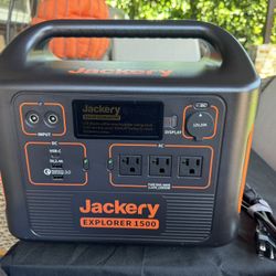 Jackery Explorer 1500 with 2x100 Solar Panels