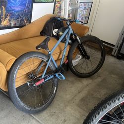 Blackjack D Dirt jumper 26 Inch comes with brand new GT bars